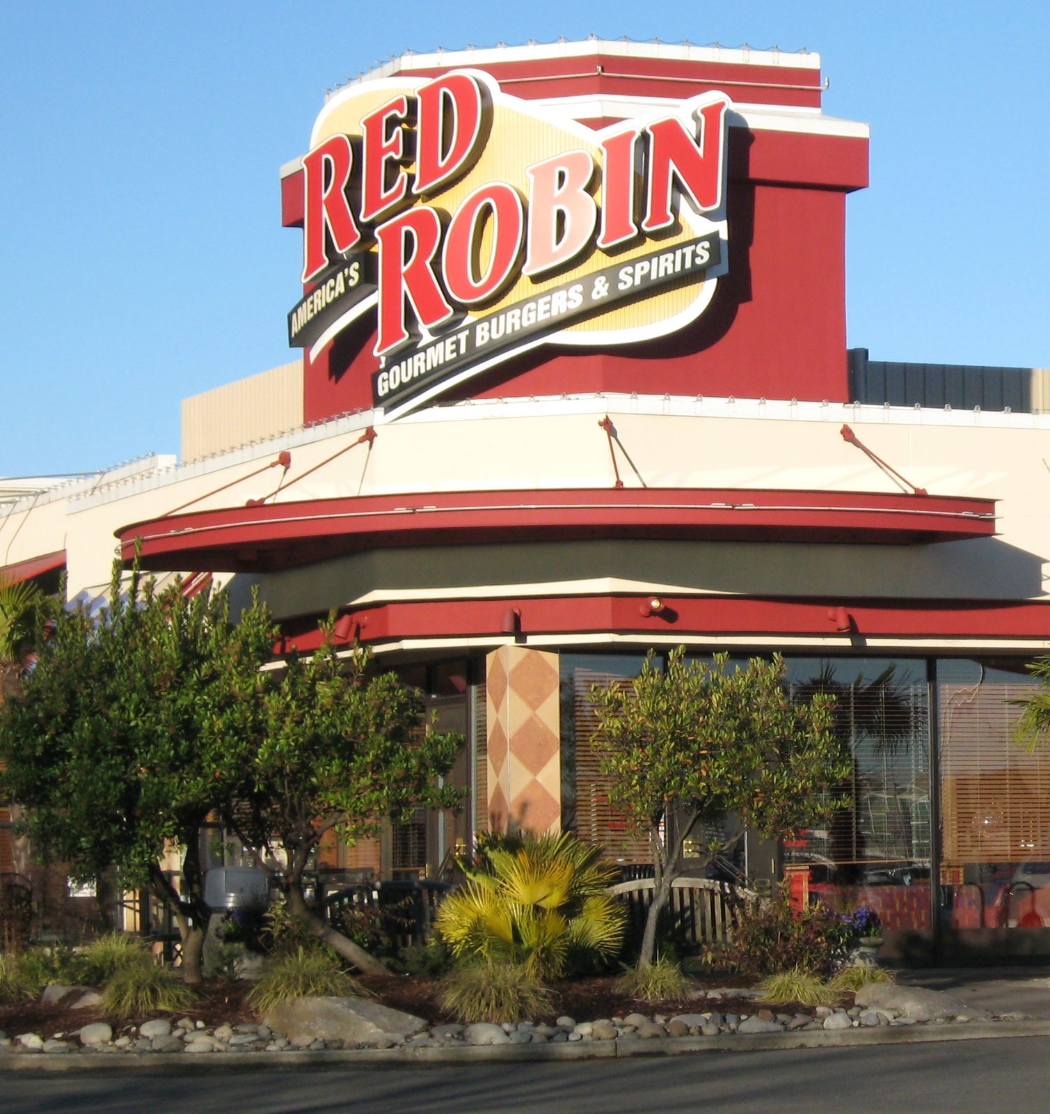 Red Robin Gourmet Burgers Restaurant Exterior in Tukwila, Washington