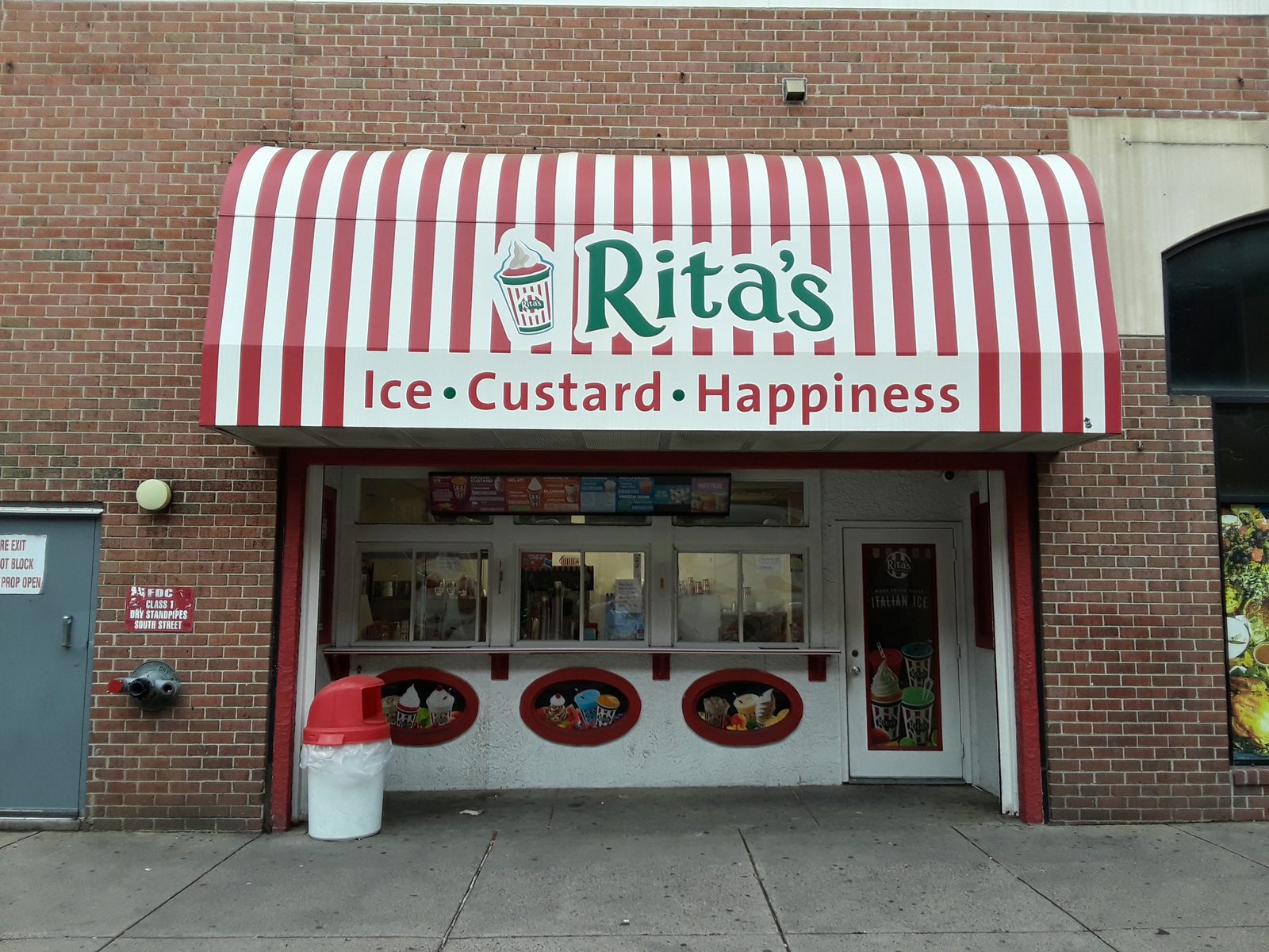 Rita's Italian Ice vegetarian options at a Rita's storefront in Philadelphia