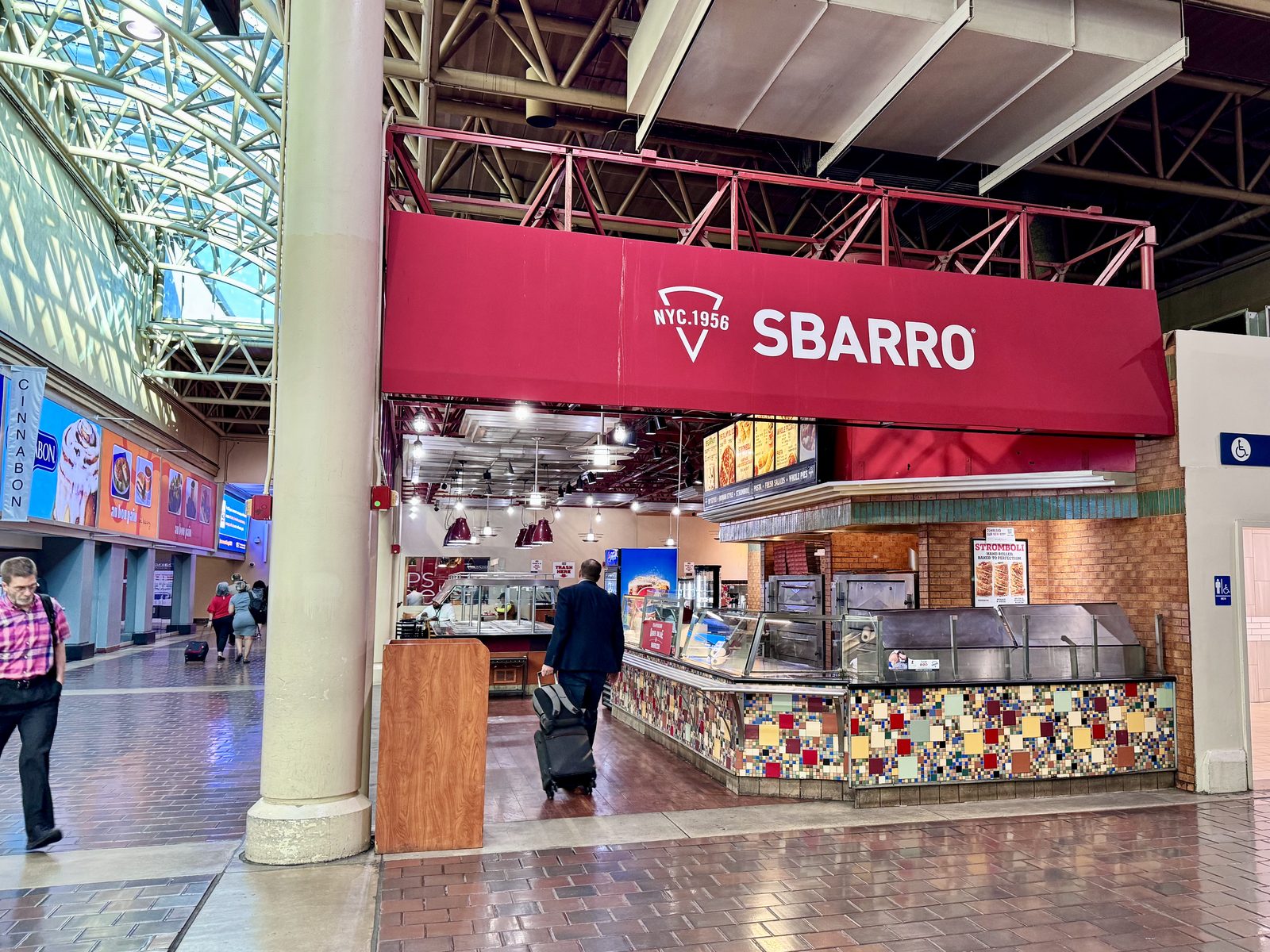 Sbarro storefront where you can find Sbarro vegetarian options