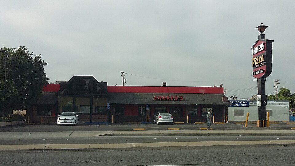 Shakeys Pizza Vegetarian Options — What to Order at the Pizza Parlor