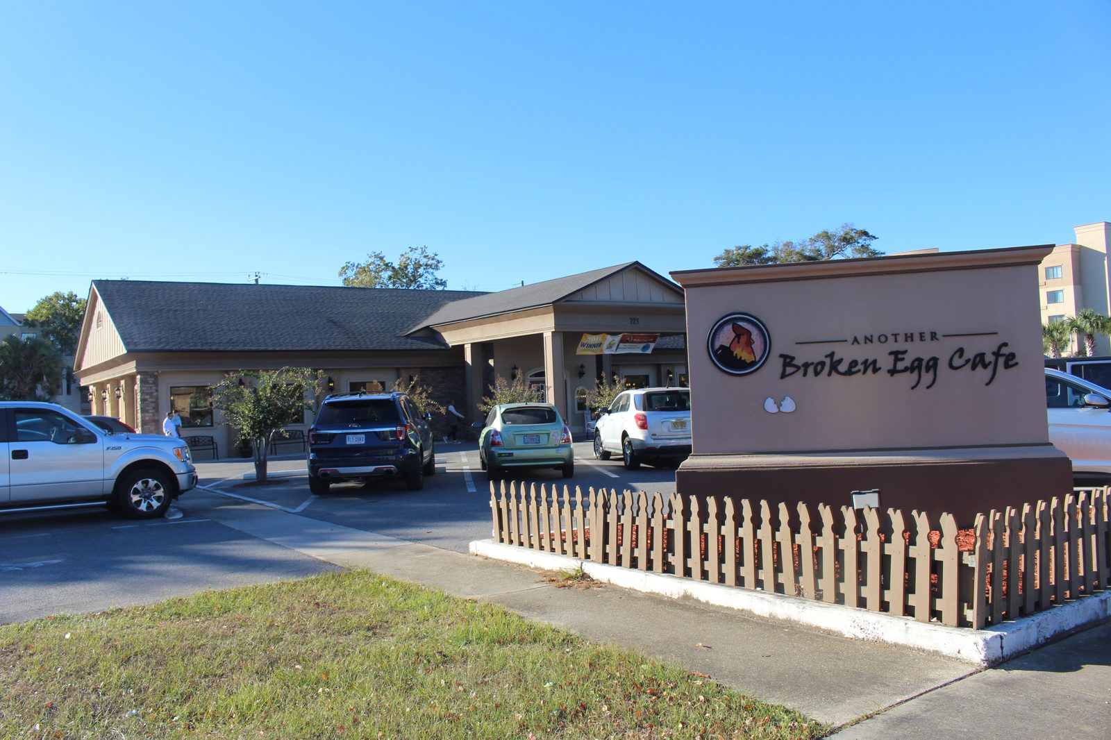 Another Broken Egg Cafe restaurant storefront in Pensacola, Florida