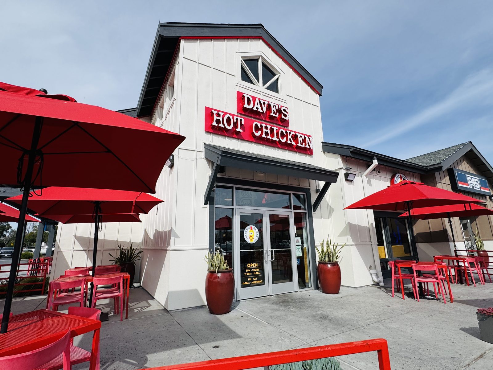 Dave's Hot Chicken restaurant storefront, home of Dave's Hot Chicken vegetarian options