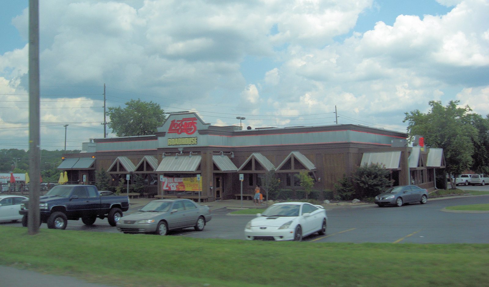 Logan's Roadhouse restaurant storefront exterior