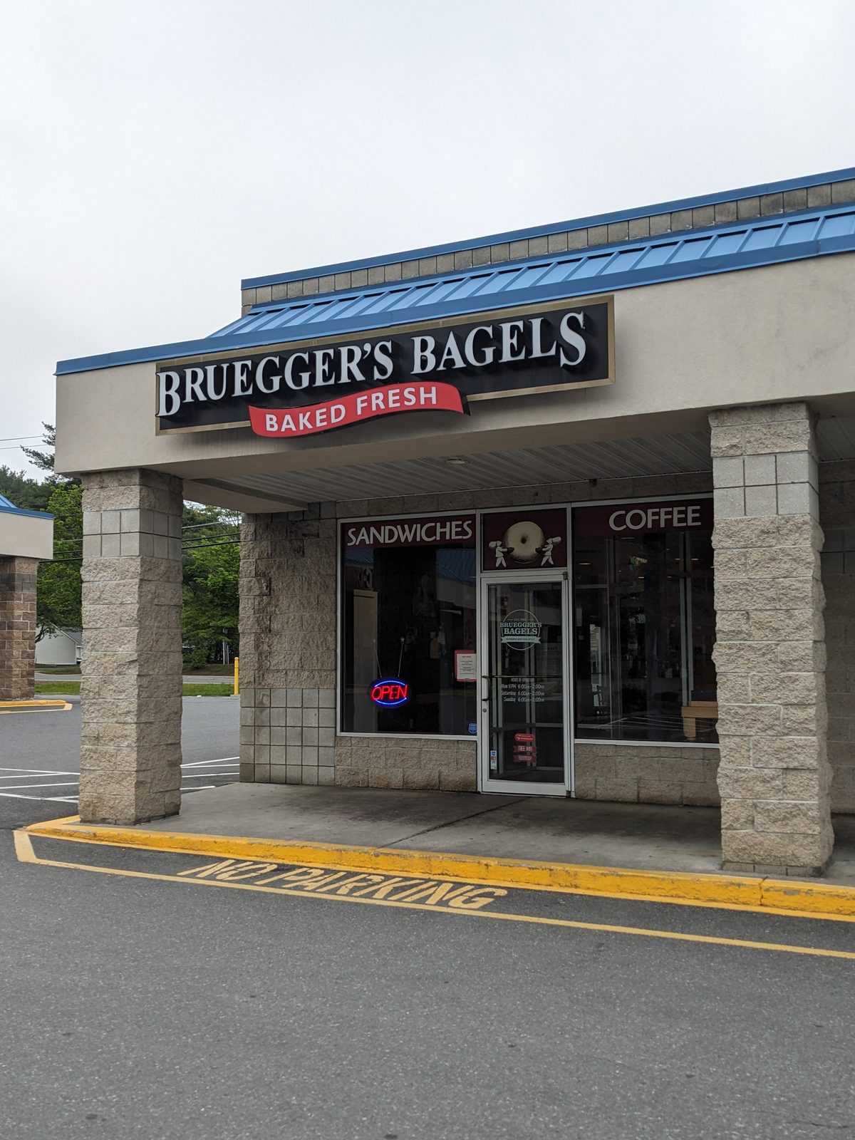 Bruegger's Bagels storefront, a good spot to find Bruegger's Bagels vegetarian options