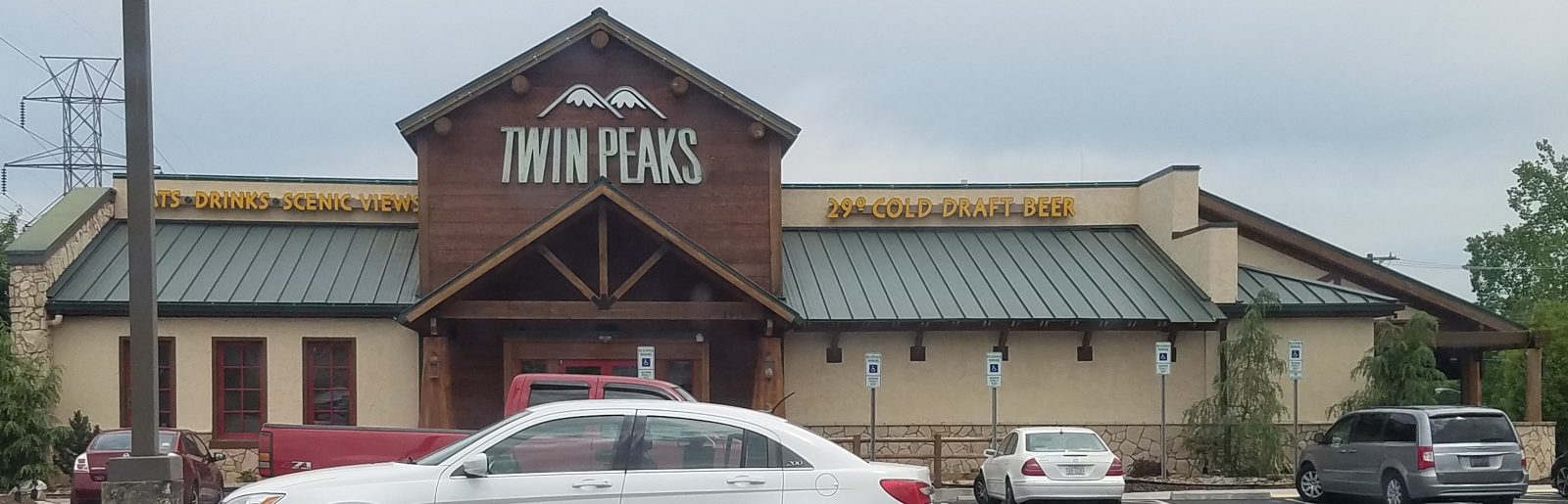 Twin Peaks restaurant storefront exterior, a chain with real Twin Peaks vegetarian options