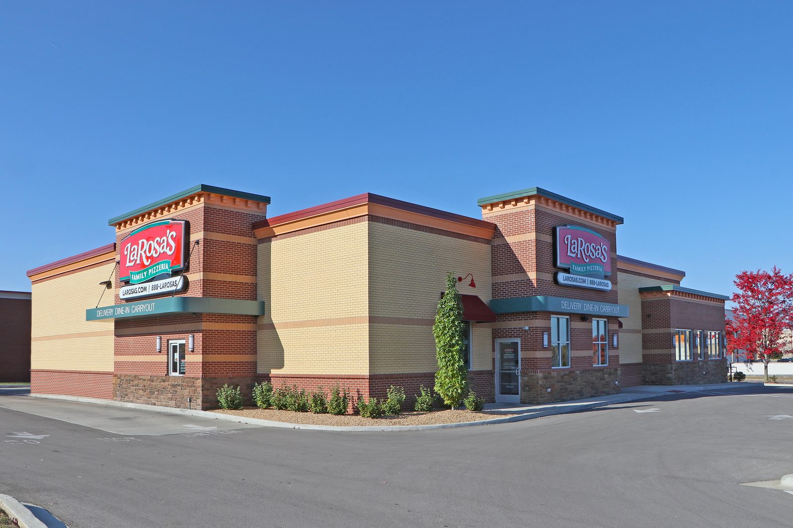 LaRosa's Pizzeria storefront, where LaRosa's vegetarian options include a fully vegan pizza