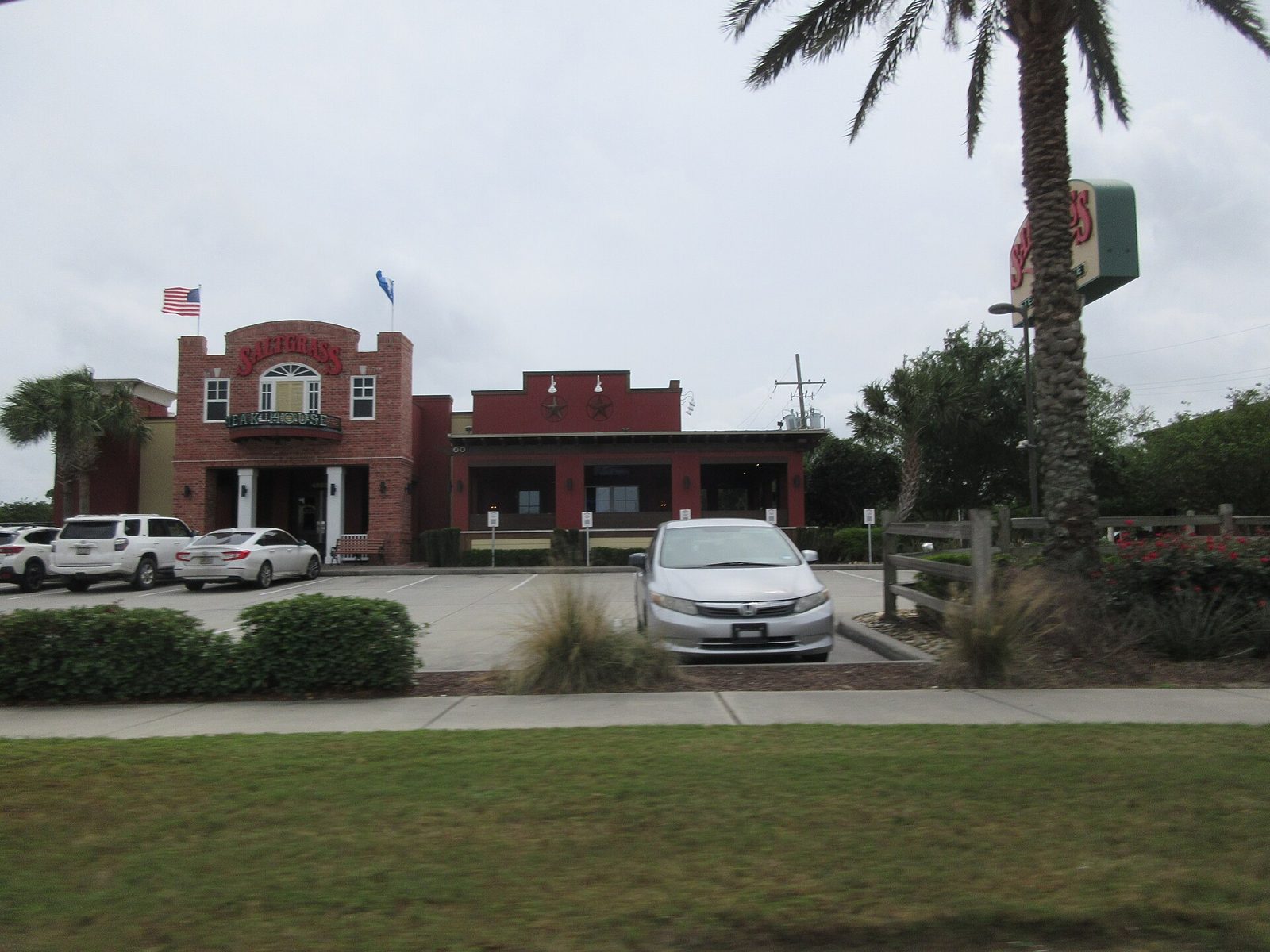 Saltgrass Steak House vegetarian options: restaurant exterior in Metairie, Louisiana